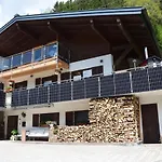 Buehelblick Apartament *